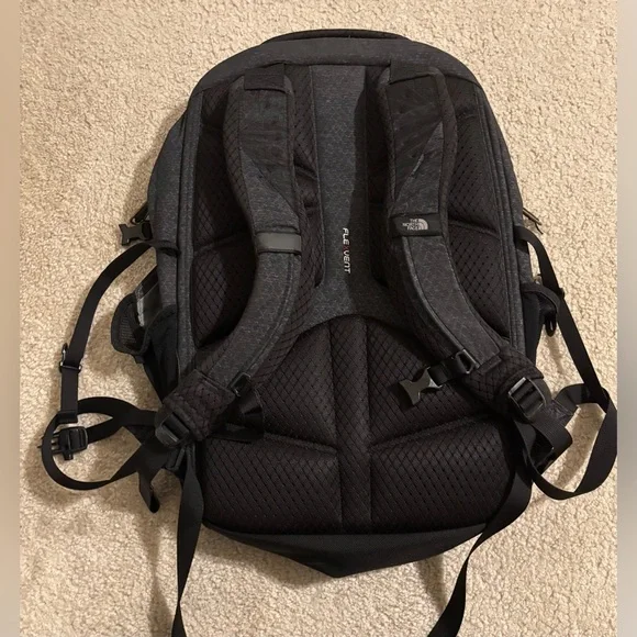The North Face Charcoal Backpack with Gold Accents , unisex - Picture 3 of 7